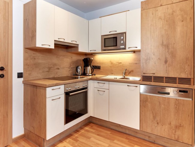 Moderne Küche mit hochwertigen Elektrogeräten